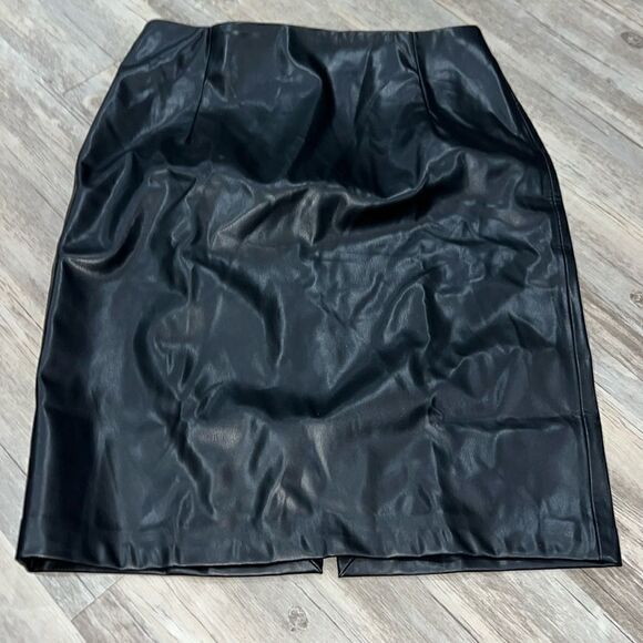 Skirt - Picture 1 of 2